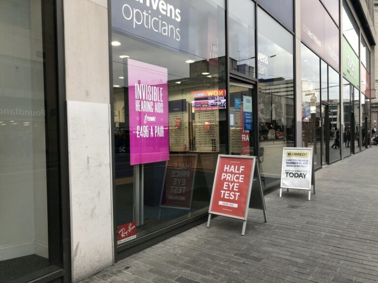 VITRINE INTERACTIVE ECRAN VITRINE