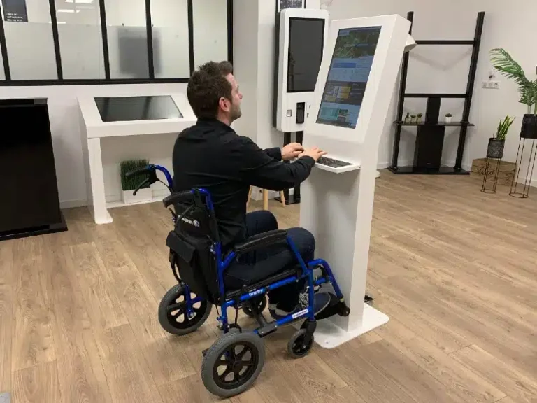 borne d'accueil pmr normandie france wawacom