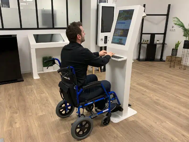 borne d'accueil pmr normandie france wawacom