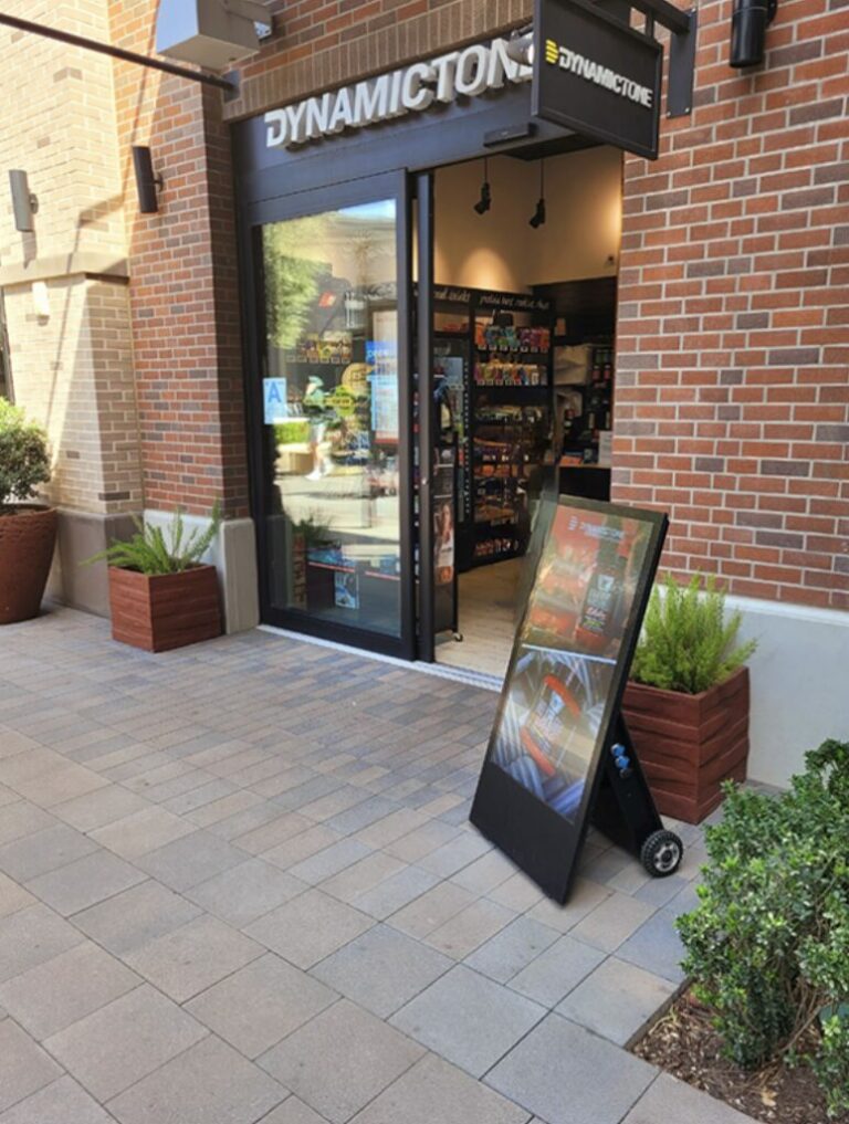 Chevalet-numerique-exterieur-sur-batterie-773x1024- stop trottoir ip65 normandie wawacom